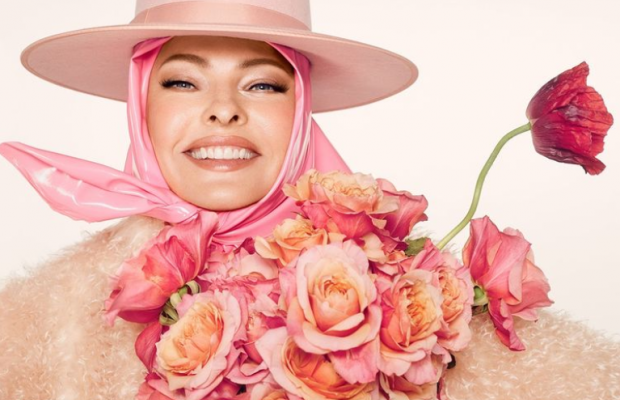 Понівечена пластикою модель Лінда Євангеліста з'явилася на обкладинці модного глянцю (фото)