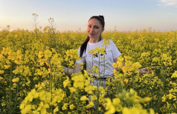 Жена Дмитрия Гордона проникновенно спела "Козацькому роду нема переводу"
