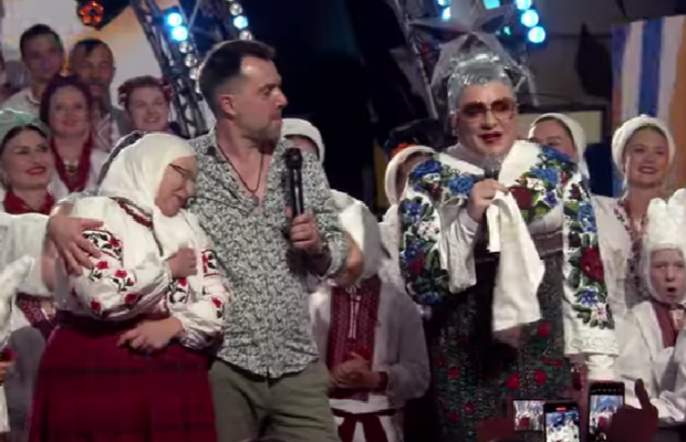 Арестович публично "подкатил" к "маме" Верки Сердючки (видео)