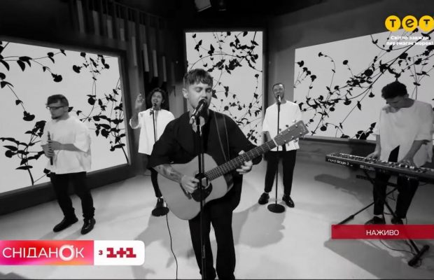 Пивоваров на концерте заплакал вместе с мальчиком, потерявшем на войне родного человека (видео)