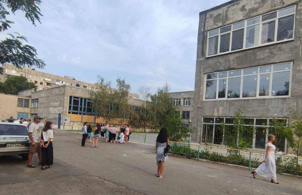 В Мариуполе кирпич упал на голову председателю горсовета / фото Мариупольский горсовет