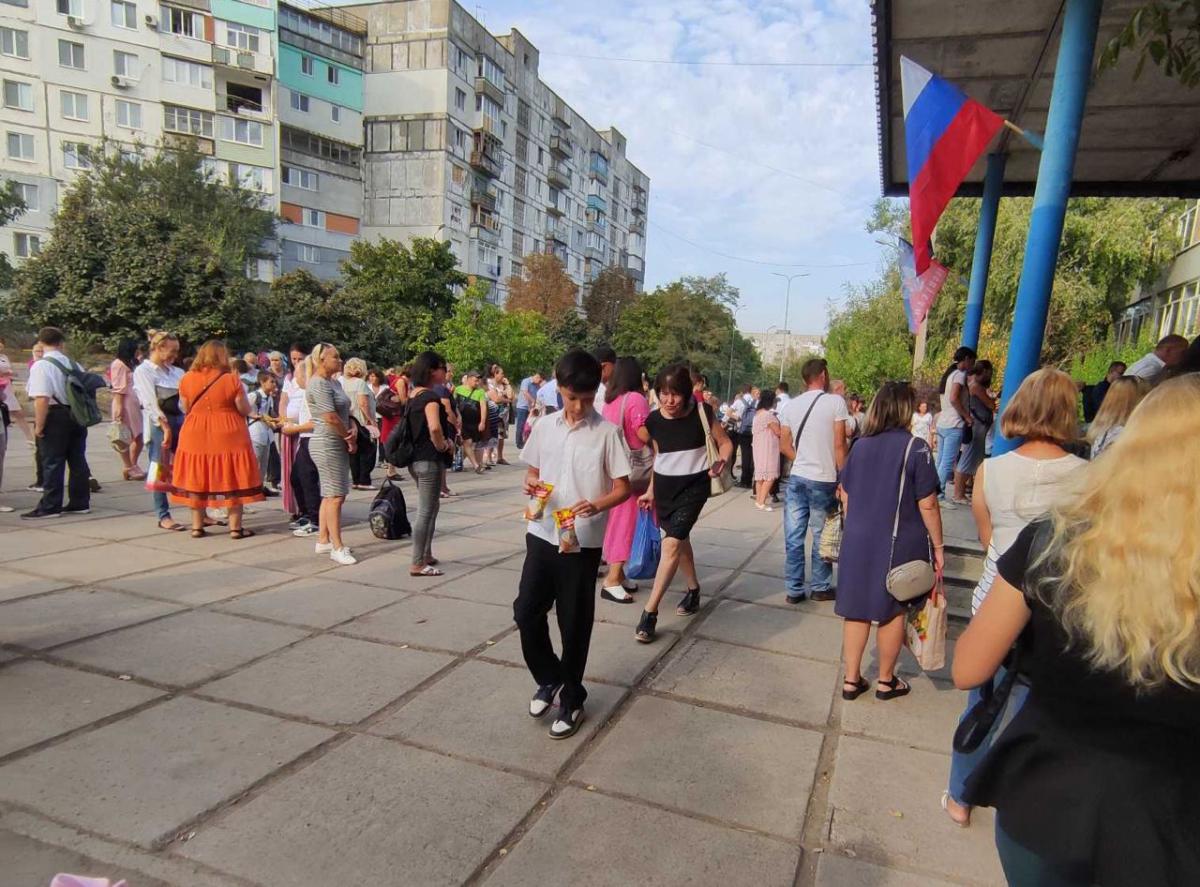 В Мариуполе жители устраивают первые протесты из-за недовольства новой "властью" / фото Петр Андрющенко В Мариуполе жители устраивают первые протесты из-за недовольства новой "властью" / фото Петр Андрющенко