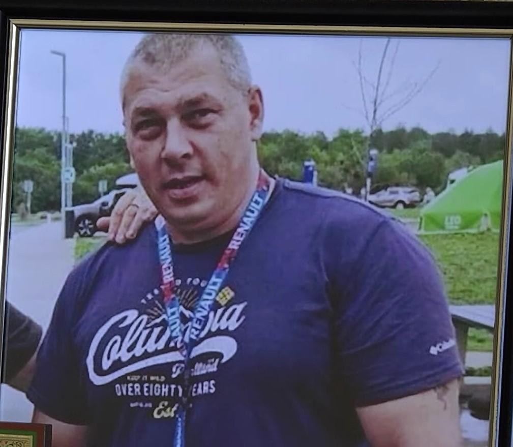 Священник УПЦ довел мать украинского воина до слез словами о "спецоперации" / скриншот Священник УПЦ довел мать украинского воина до слез словами о "спецоперации" / скриншот