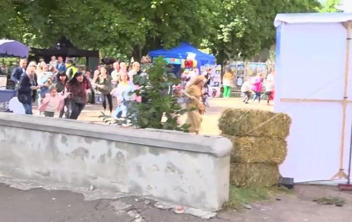 Момент вибухів у Чернігові потрапив на відео / скриншот Момент вибухів у Чернігові потрапив на відео / скриншот