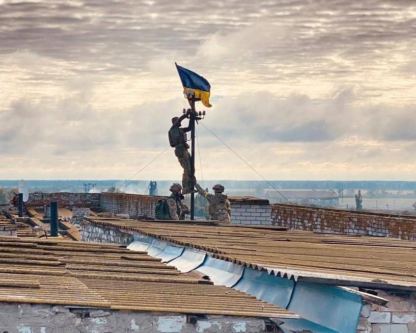 Украинский флаг взвился над Высокопольем / фото t.me/voynareal