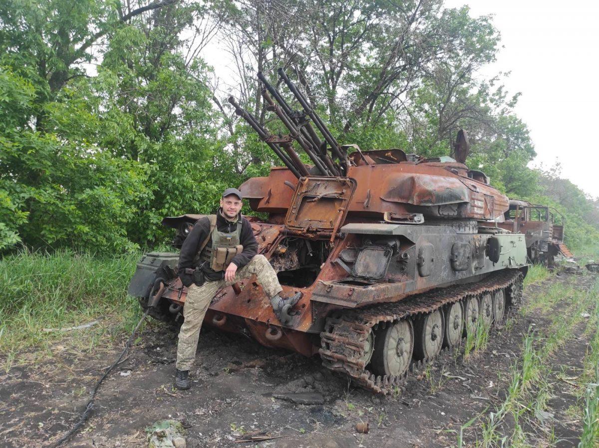 Ярослав Мельник возле российской ЗСУ-23-4 «Шилка» / фото armyinform.com.ua Ярослав Мельник возле российской ЗСУ-23-4 «Шилка» / фото armyinform.com.ua