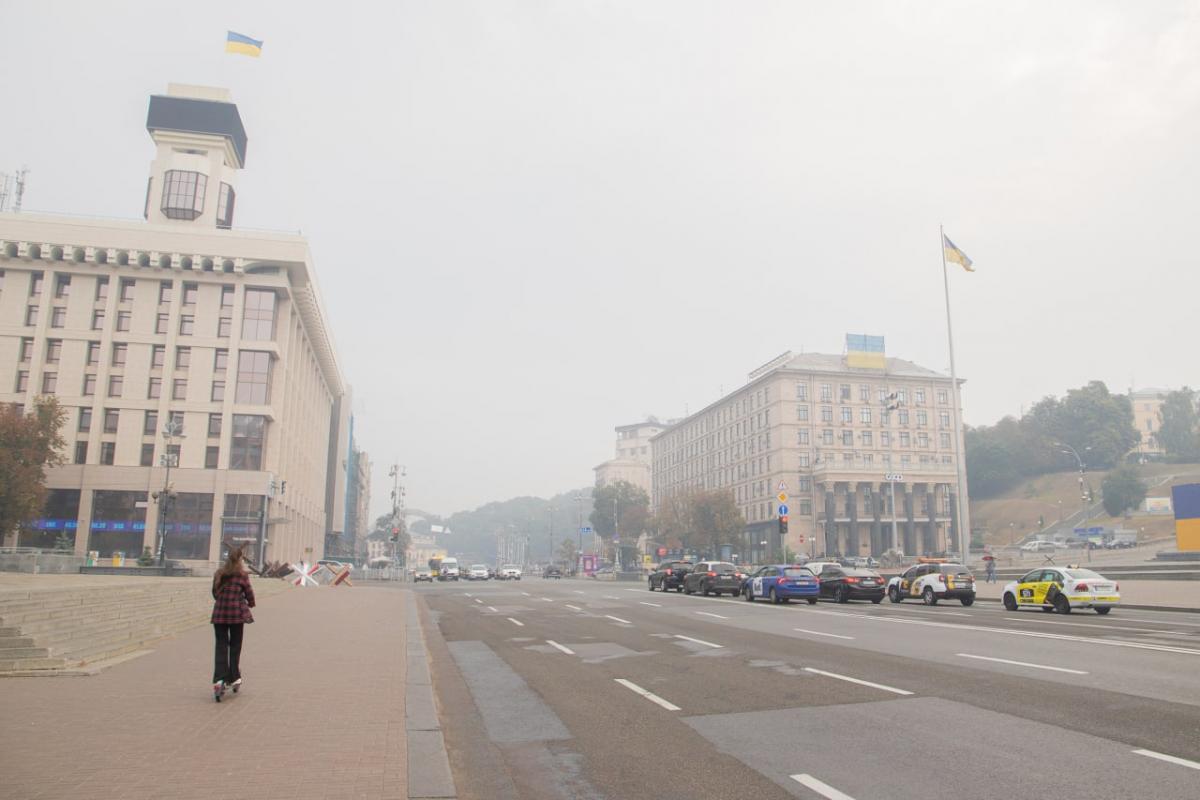 Київ знову затягнуло димом через пожежі в області Київ знову затягнуло димом через пожежі в області