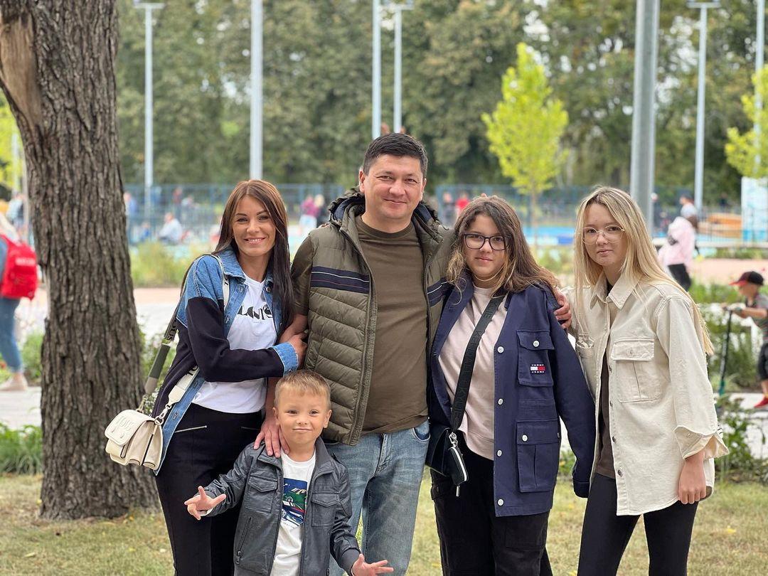 Віталій Кім з родиною / фото instagram.com/kimkimvitalii/ Віталій Кім з родиною / фото instagram.com/kimkimvitalii/