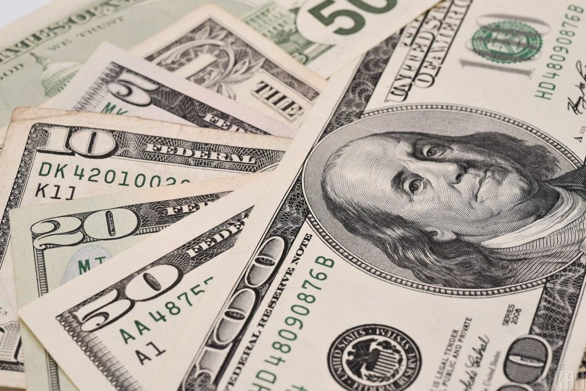 По відношенню до єни долар знизився на 0,75% до 145,03 / фото УНІАН По відношенню до єни долар знизився на 0,75% до 145,03 / фото УНІАН