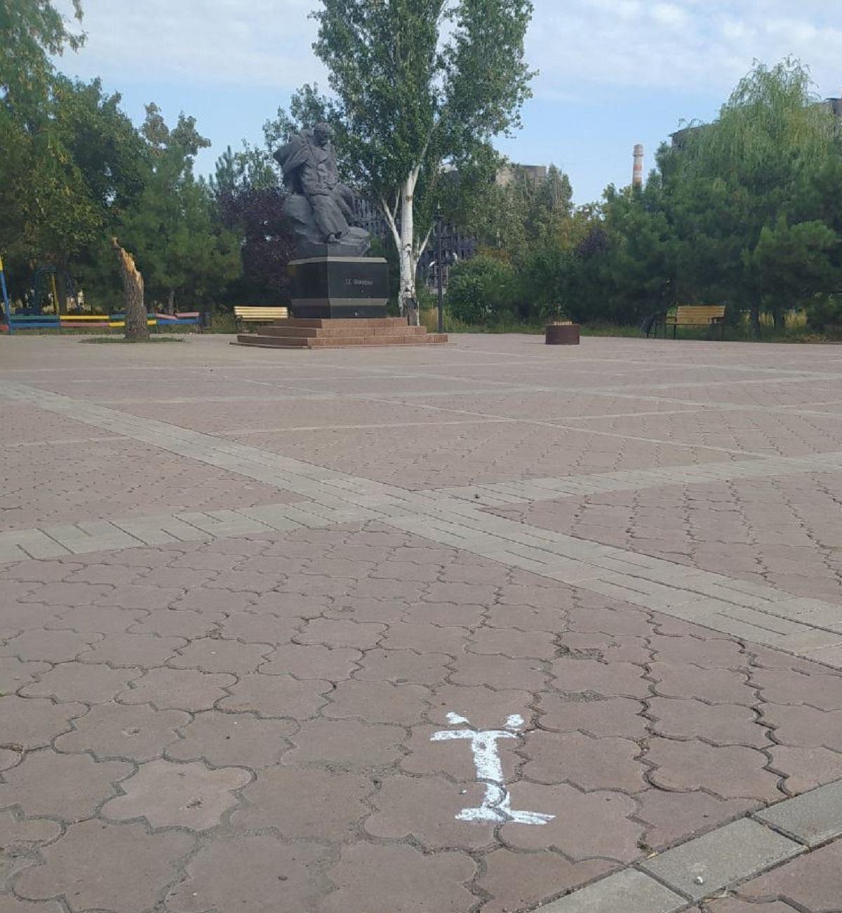 Маріупольці вигадали новий спосіб нагадати окупантам, чиє це місто / фото t.me/mrplsprotuv Маріупольці вигадали новий спосіб нагадати окупантам, чиє це місто / фото t.me/mrplsprotuv