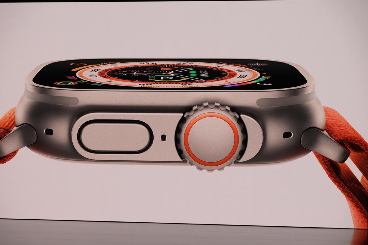 Apple has released a premium watch Apple Watch Ultra and budget SE / screenshot