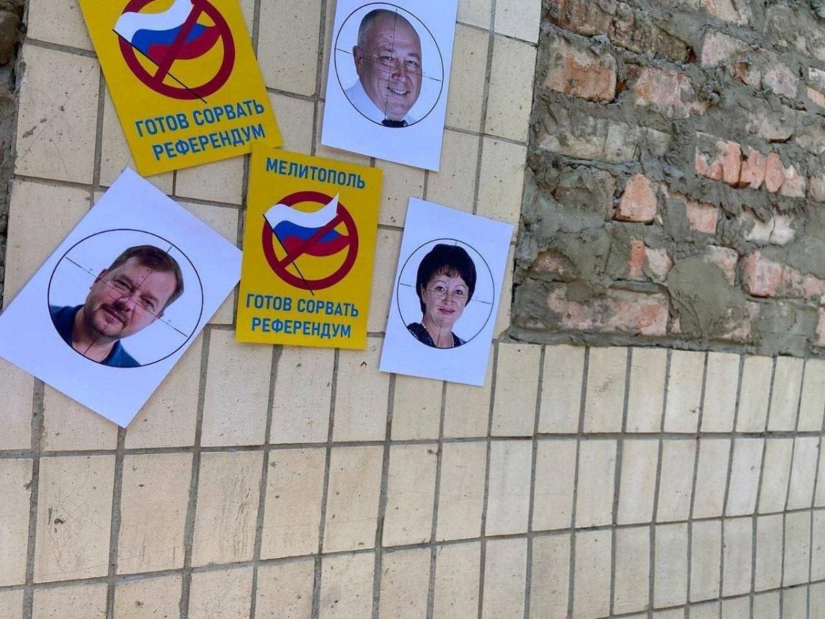 Окупанти відбирають закордонні паспорти у колаборантів у Мелітополі, щоб вони не втекли / фото t.me/ivan_fedorov_melitopol Окупанти відбирають закордонні паспорти у колаборантів у Мелітополі, щоб вони не втекли / фото t.me/ivan_fedorov_melitopol