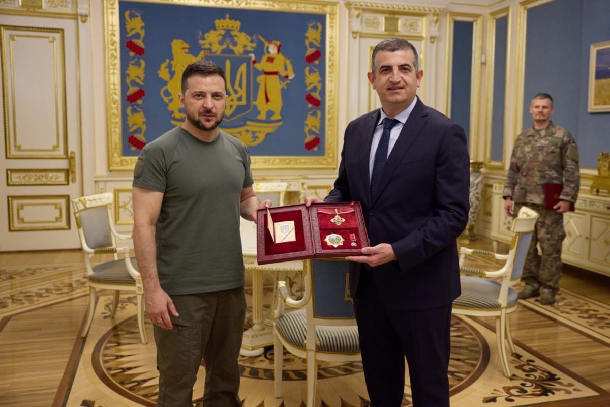 Володимир Зеленський поговорив з Халуком Байрактаром про будівництво заводу "Байкар" в Україні / фото president.gov.ua Володимир Зеленський поговорив з Халуком Байрактаром про будівництво заводу "Байкар" в Україні / фото president.gov.ua