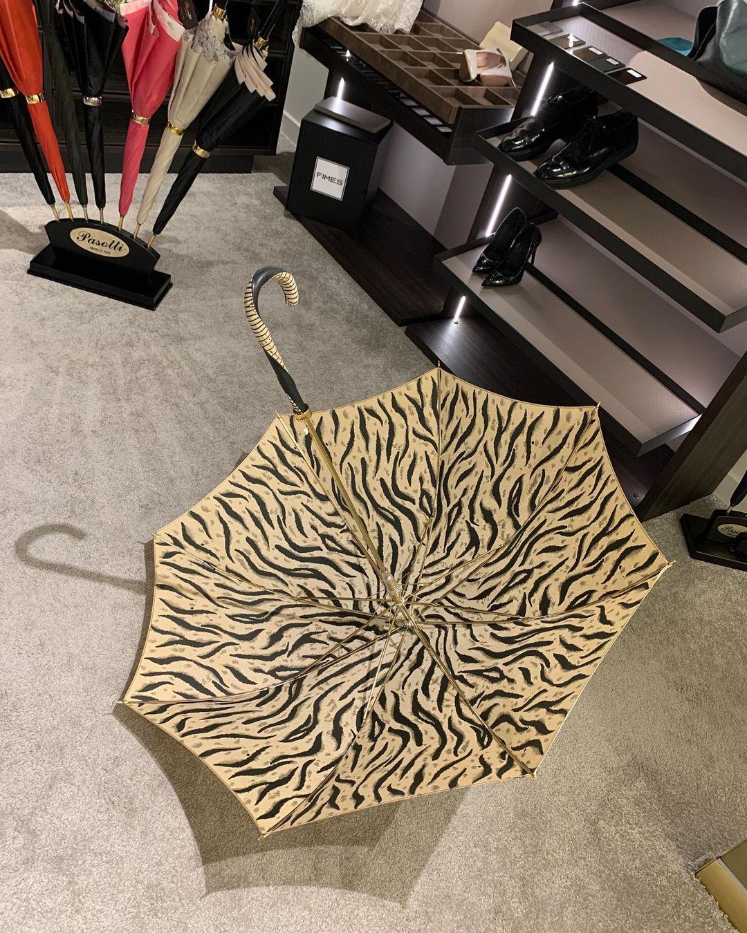Леопардовый зонт / фото instagram.com
