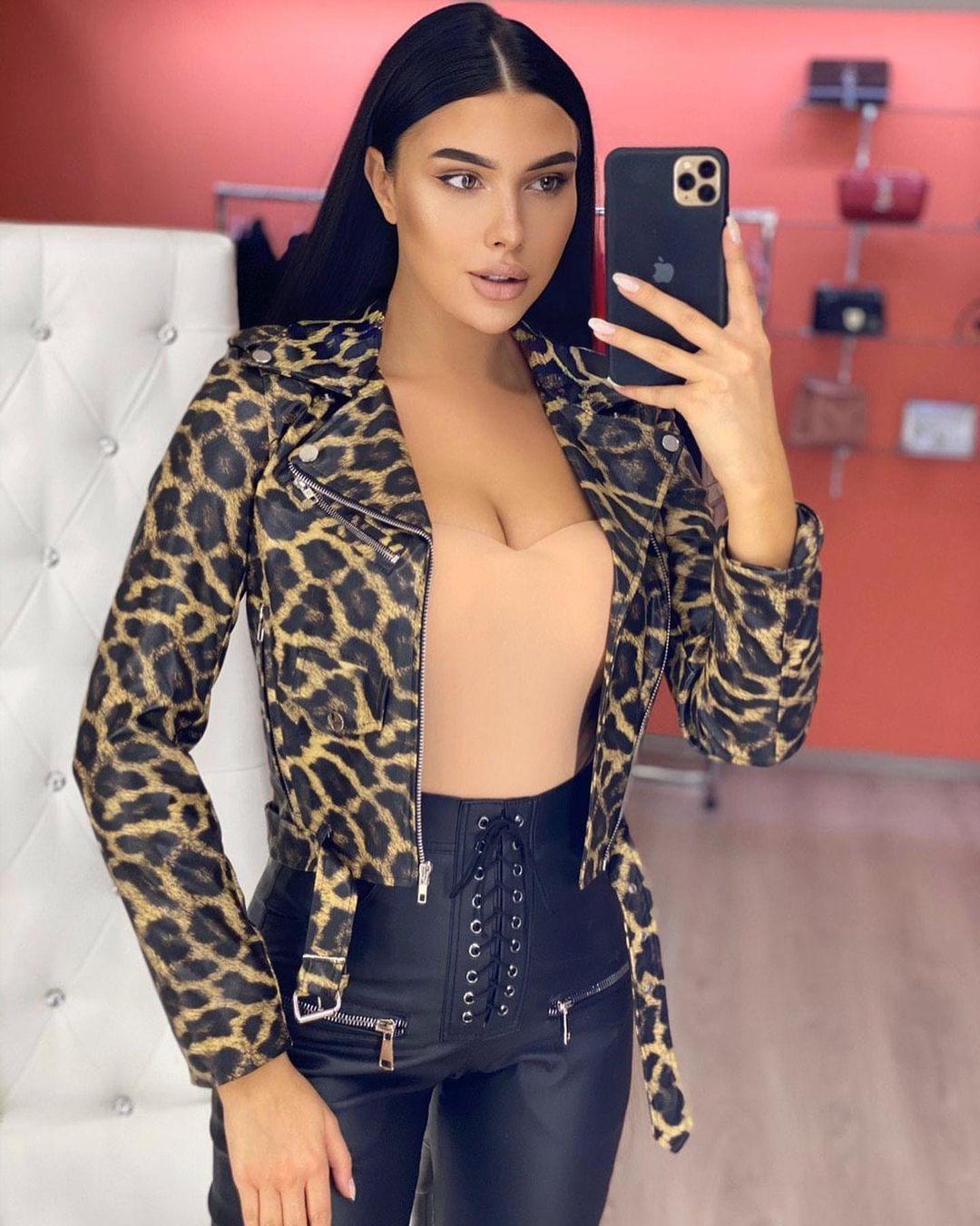 Куртка с леопардовым принтом / фото instagram.com
