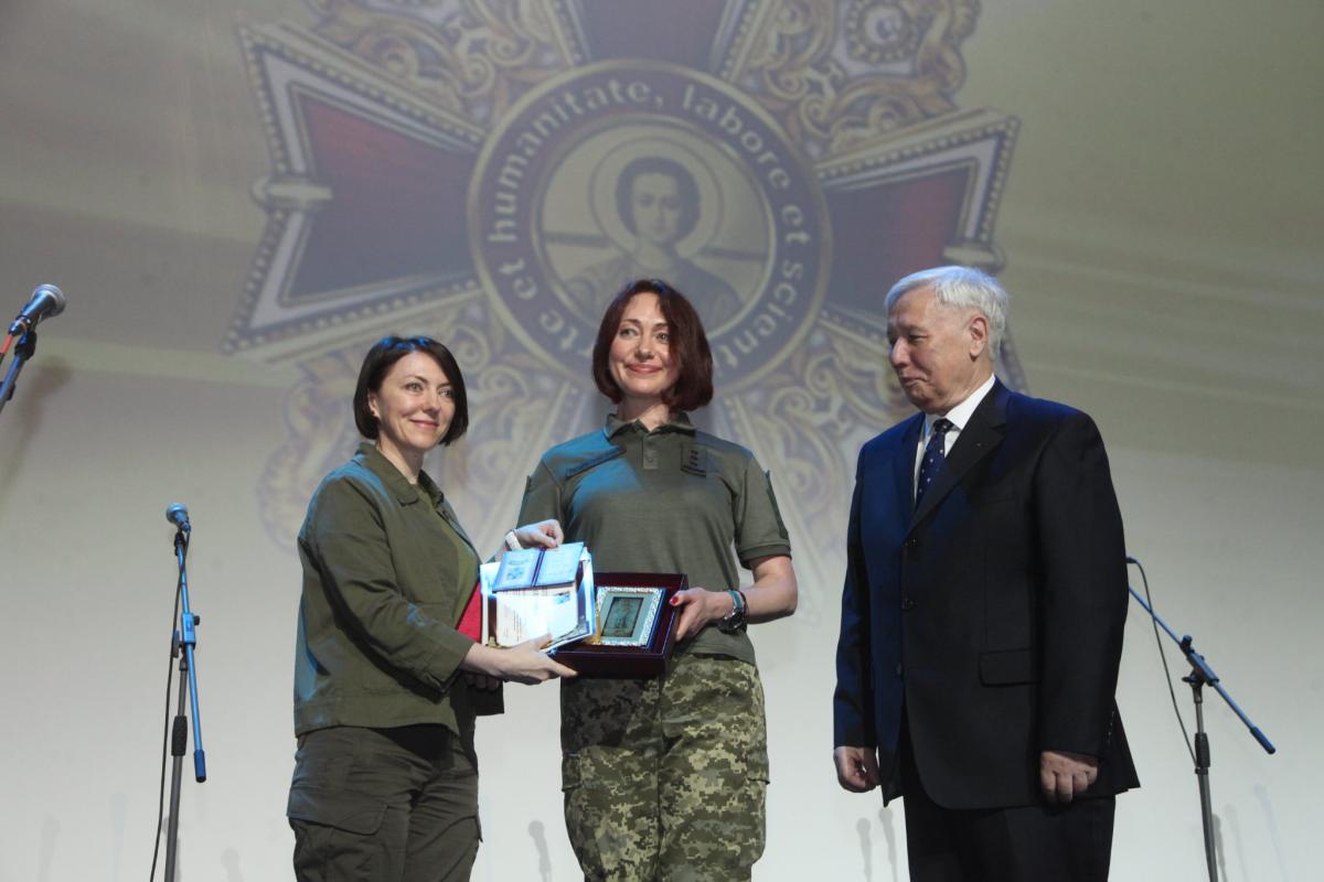 'Фармак' виділив 1 мільйон гривень на нагороди найкращим медикам України 'Фармак' виділив 1 мільйон гривень на нагороди найкращим медикам України