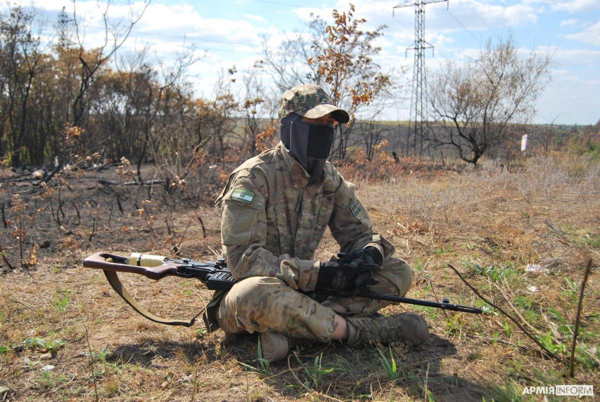 Первый выход на боевое задание снайпер запомнила надолго / фото armyinform Первый выход на боевое задание снайпер запомнила надолго / фото armyinform