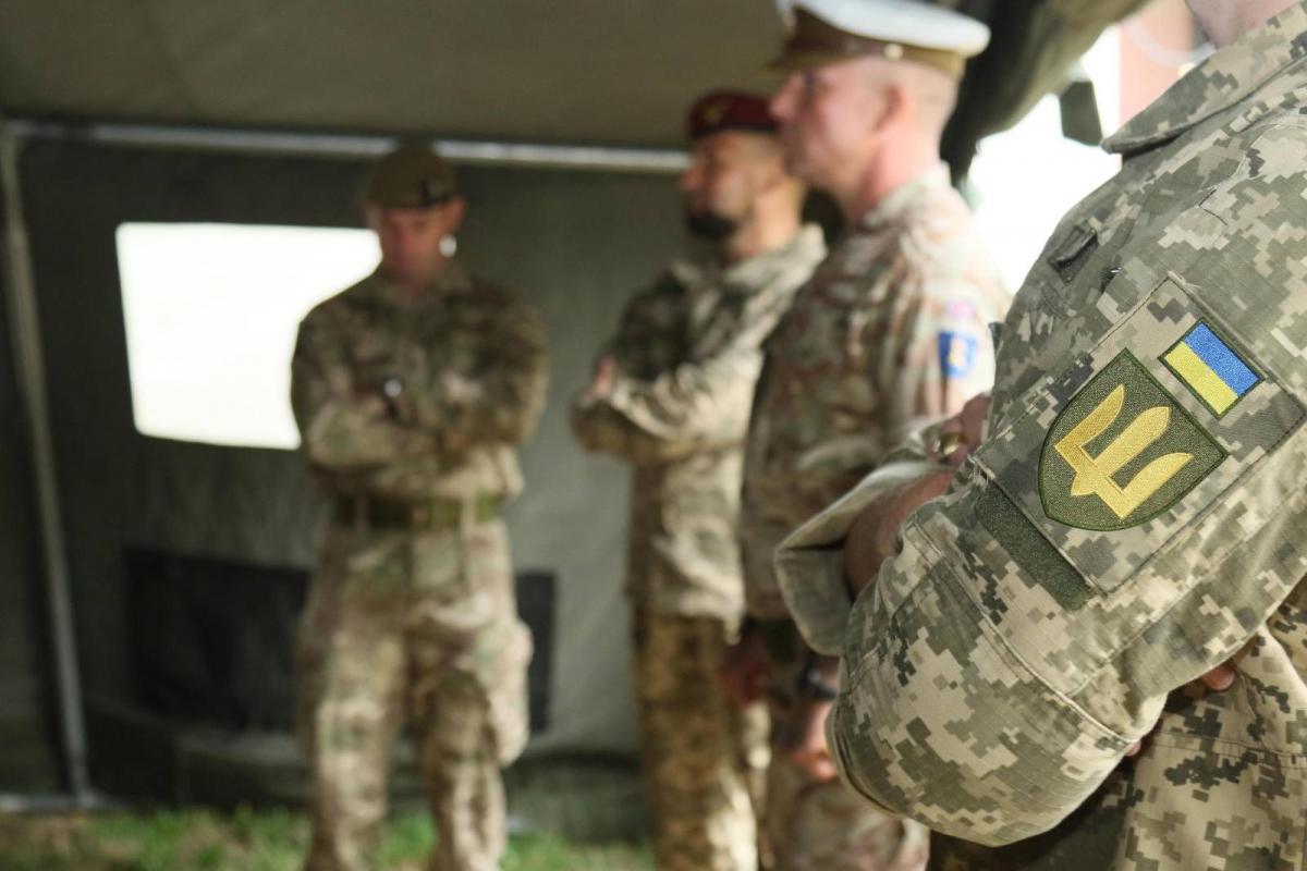 Лише за добу українці задонатили мільйон гривень на тепло для захисників / фото facebook.com/GeneralStaff.ua Лише за добу українці задонатили мільйон гривень на тепло для захисників / фото facebook.com/GeneralStaff.ua