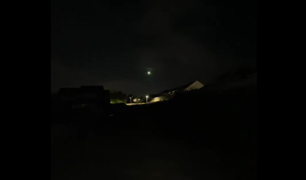 У небі над Великобританією помітили яскраву вогненну кулю / скріншот з відео