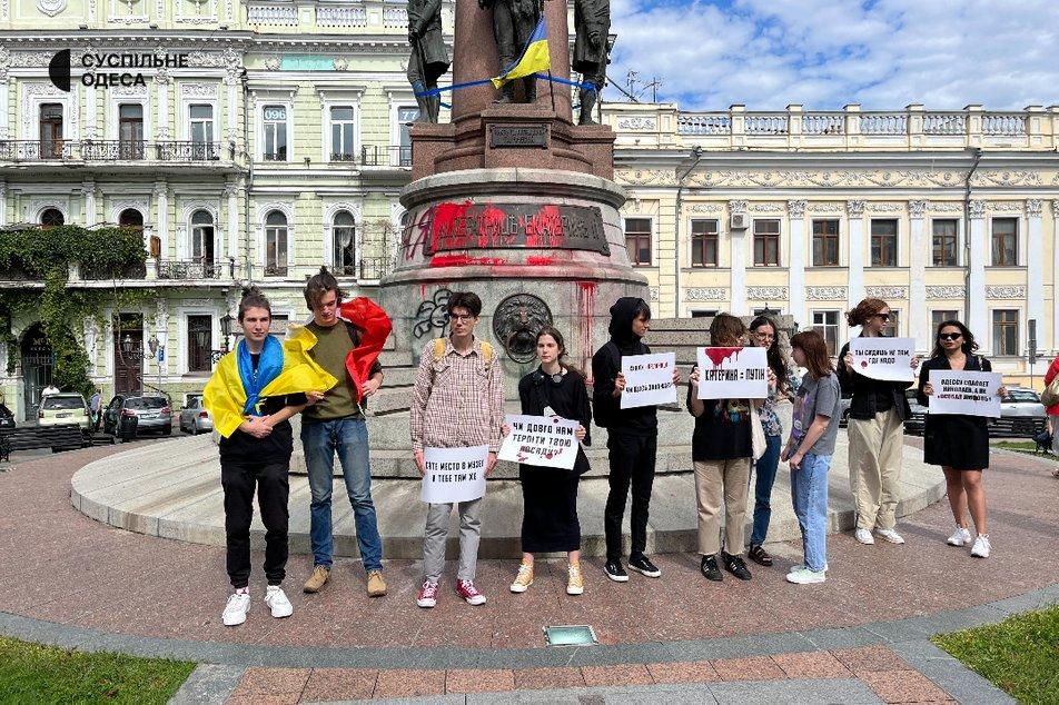 В Одессе требовали снести памятник российской императрице Екатерине II \ фото общественное Одесса В Одессе требовали снести памятник российской императрице Екатерине II \ фото общественное Одесса