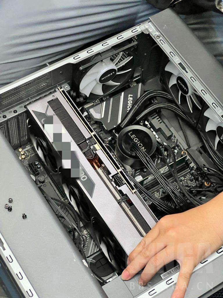 Ігровий ПК Lenovo Legion з RTX 4090 всередині / Фото: notebooksbilliger Ігровий ПК Lenovo Legion з RTX 4090 всередині / Фото: notebooksbilliger