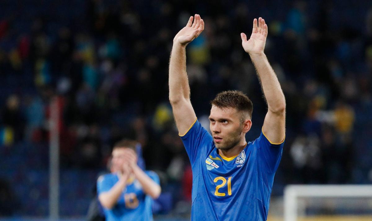 Александр Караваев - основной защитник сборной Украины / фото REUTERS Александр Караваев - основной защитник сборной Украины / фото REUTERS