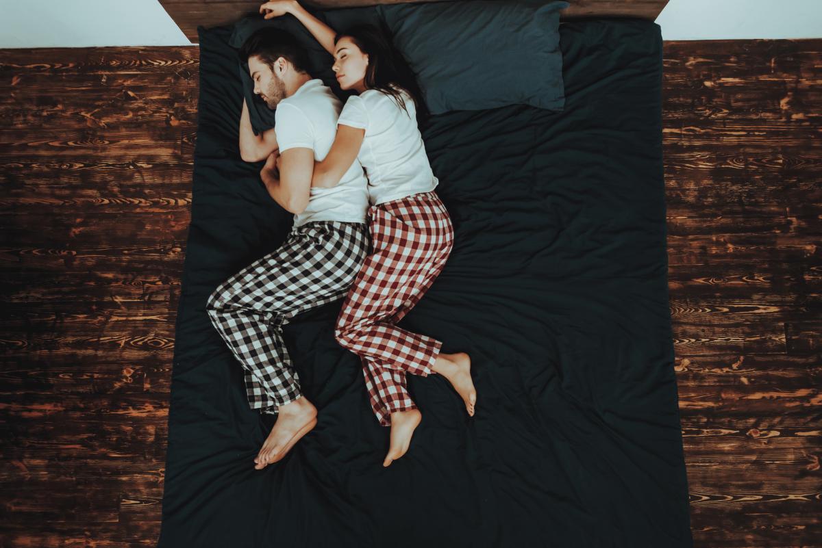 The sleeping position of the couple 