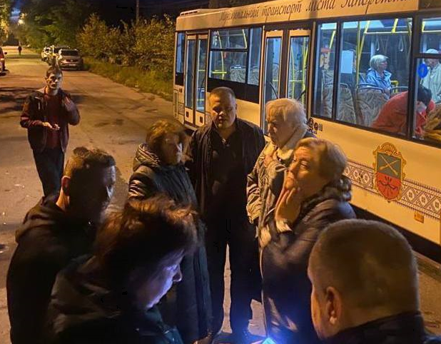 Унаслідок нічного ворожого ракетного удару по Запоріжжю постраждали дев'ять громадян / фото t.me/kurtievofficial Унаслідок нічного ворожого ракетного удару по Запоріжжю постраждали дев'ять громадян / фото t.me/kurtievofficial