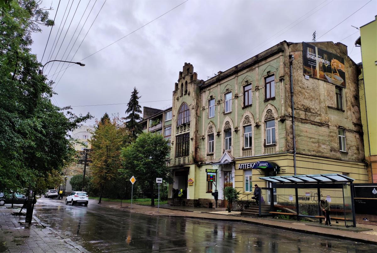 Старі будинки Івано-Франківська / фото Марина Григоренко Старі будинки Івано-Франківська / фото Марина Григоренко