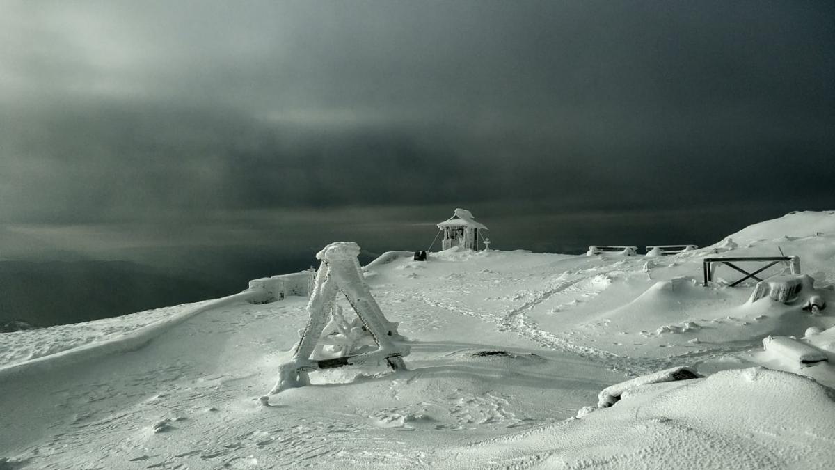 Сніг у Карпатах / фото ДСНС