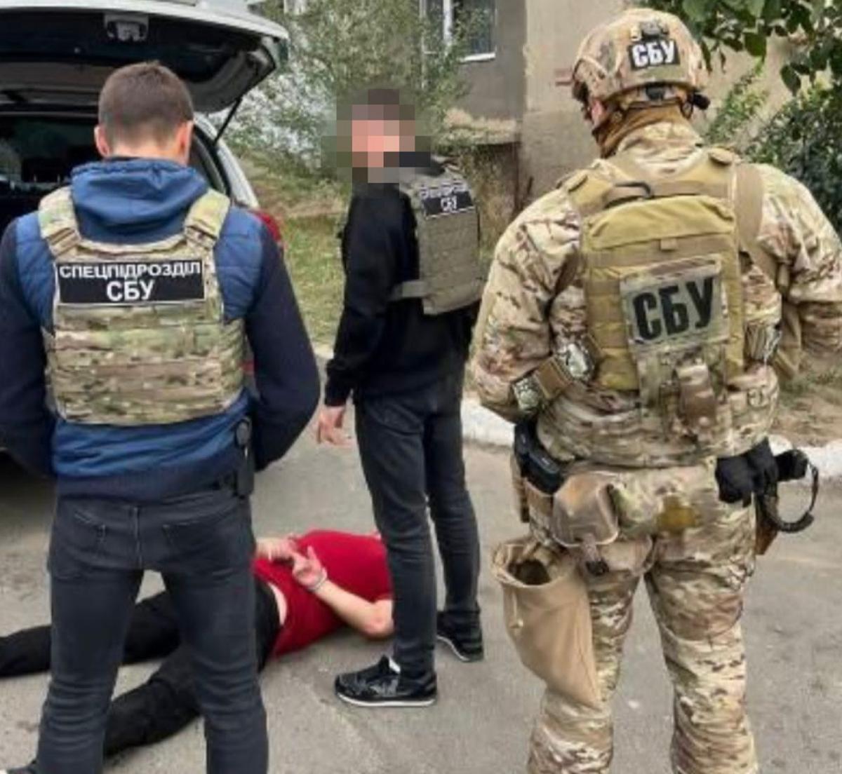 Зрадника затримали правоохоронці / фото СБУ Зрадника затримали правоохоронці / фото СБУ