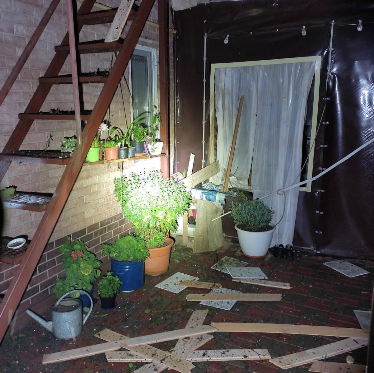 Окупанти вночі вдарили по Нікополю з 'Градів' та важкої артилерії (фото) Окупанти вночі вдарили по Нікополю з 'Градів' та важкої артилерії (фото)