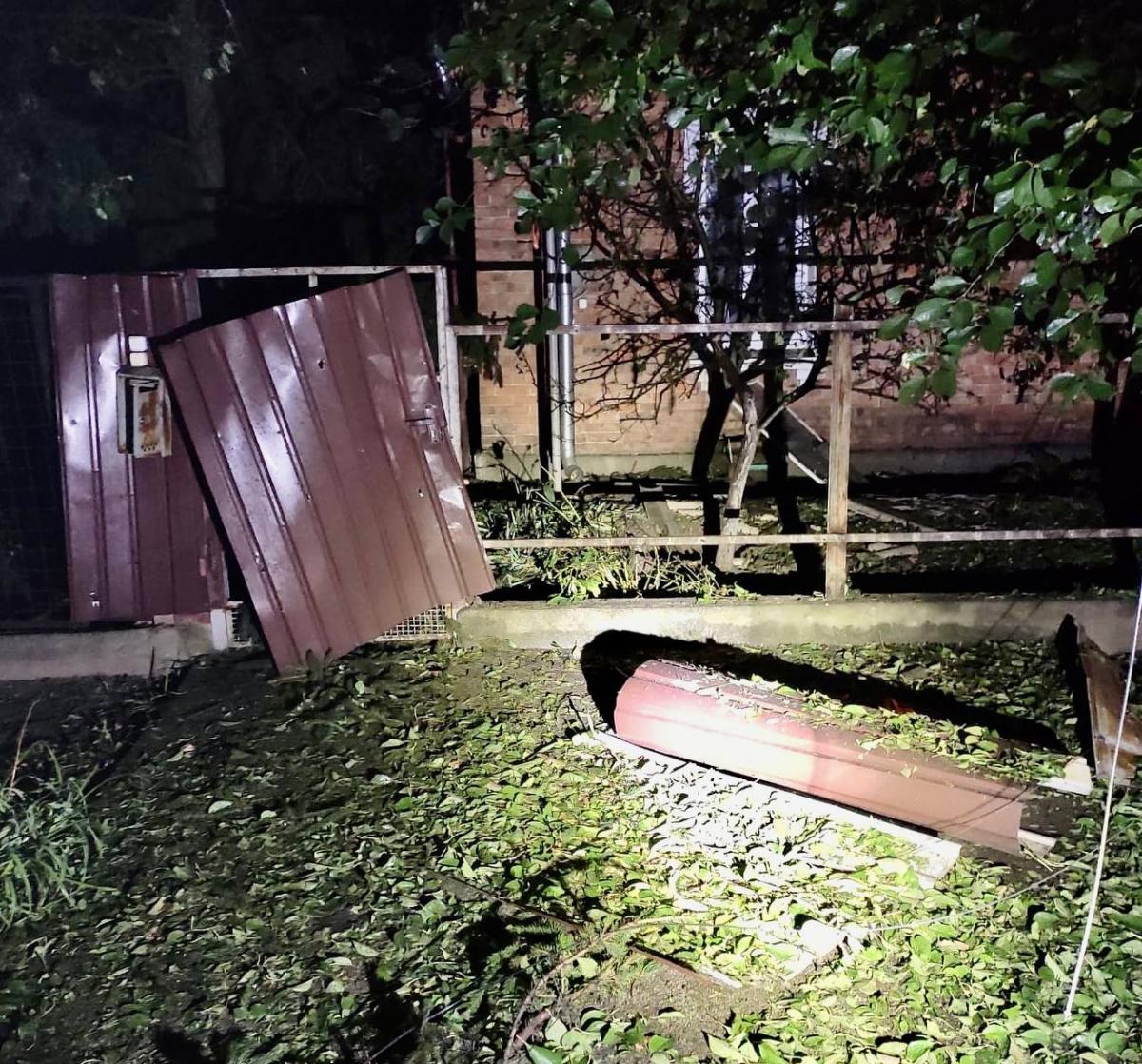 Окупанти вночі вдарили по Нікополю з 'Градів' та важкої артилерії (фото) Окупанти вночі вдарили по Нікополю з 'Градів' та важкої артилерії (фото)