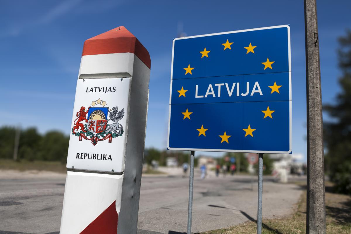 В Латвии сообщили, что количество россиян, пытающихся попасть в страну, уменьшилось почти на 40% / фото ua.depositphotos.com