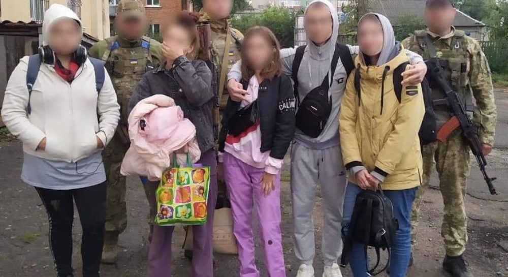На Харківщині окупанти тиждень тримали у підвалі п'ятьох дітей (фото) - Vimarsana News