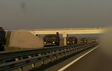 В Крыму на трассе "Таврида" заметили большую колонну российской военной техники (видео)