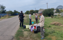 На Херсонщині люди вбрід перейшли річку, щоб втекти з окупації (фото)