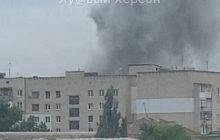 В окупованому Херсоні пролунали вибухи: знищено базу окупантів (відео)