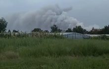 Поряд із Олешками на Херсонщині детонує склад росіян із боєкомплектом