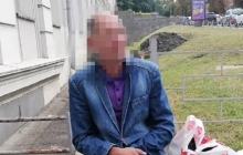 У Києві чоловік намагався пограбувати дівчинку, яка зібрала гроші для ЗСУ (фото)