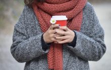 Як прибрати катишки зі светра або штанів: 4 методи, про які ви точно не знали