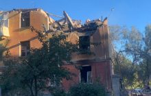 Росіяни обстріляли Слов'янськ, унаслідок влучання у будинок "склався" під'їзд (фото)