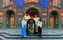 Росіяни зібрали осколки на місці боїв у Маріуполі і зробили героїчний вітраж (фото)