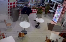У Росії військовий побив стільцем чоловіка, який не оцінив його "подвиги" в Україні (відео)