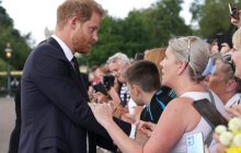 Принцу Гаррі дозволили надіти на бдіння біля труни Єлизавети II військову форму - Mirror