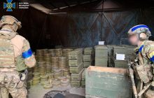 На фото показали оружие, которое враг бросил в Изюме