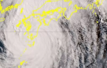 На Японию обрушился мощнейший тайфун "Нанмадол", миллионы людей ждет эвакуация