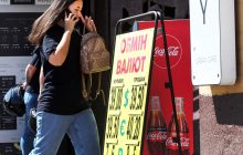 Гривня слабеет из-за дефицита валюты, аналитики ожидают стабилизации курса