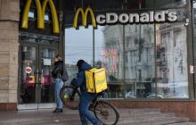 Из-за открытия McDonald's на левом берегу Киева закончились свободные курьеры Glovo