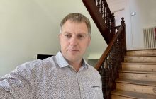 Російський правозахисник заявив, що його намагалися вбити у Франції